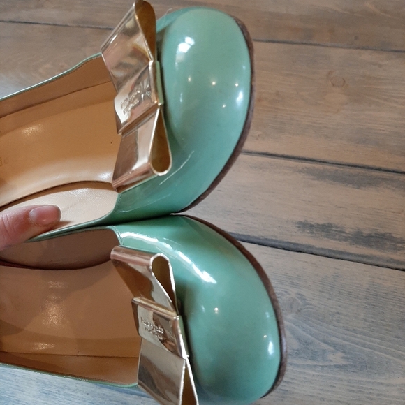 Kate Spade Karolina Seafoam Pastel Green Stylish Pumps Gold Bow High Heels - Picture 7 of 8